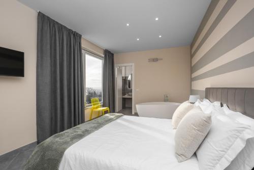 Postel nebo postele na pokoji v ubytování VIVERONE LAKE ROOMS