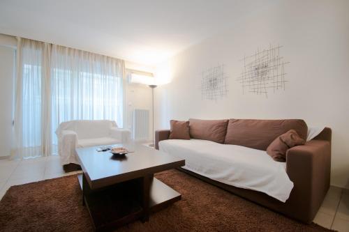 Homey Penthouse in Kypseli