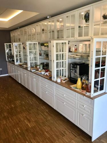 Køkken eller tekøkken på Hotel Arkadia Jelcz-Laskowice