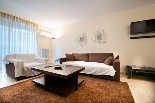 Homey Penthouse in Kypseli