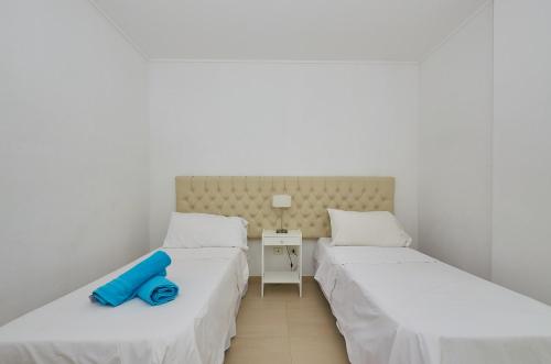 two beds sitting next to each other in a room at Albar Club de Mar in Pinamar