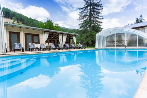 Bazén v ubytování Tsarynka Eco Complex nebo v jeho okolí