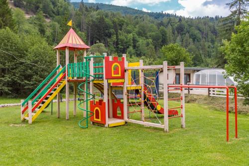 Ο χώρος παιχνιδιού για παιδιά στο Tsarynka Eco Complex