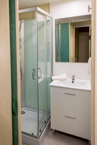 a bathroom with a glass shower and a sink at Complejo Turístico Los Escullos Cabo de Gata in Los Escullos
