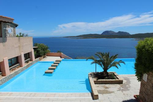 A piscina localizada em Casa vacanze il Cisto - Golfo di Marinella ou nos arredores