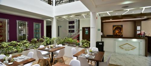 Un restaurante o lugar para comer en el Hotel Gran Mariscal Quito
