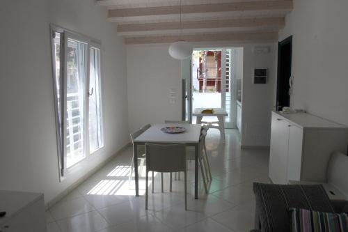 Μια τηλεόραση ή/και κέντρο ψυχαγωγίας στο BA - Carla Apartments - Modern Apartments -