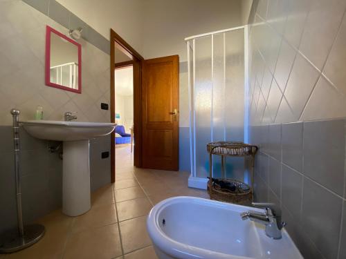 Ένα μπάνιο στο Residenze S'ABBAIDA - BUDONI SWEET HOME