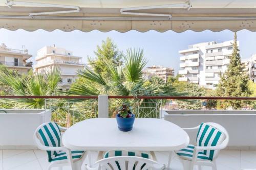 Balcon ou terrasse dans l'établissement Two Bedroom Apartment Near Alimos Marina !