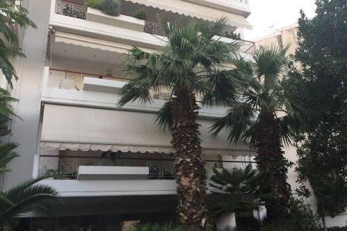 Two Bedroom Apartment Near Alimos Marina !にあるバルコニーまたはテラス
