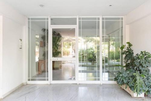 Two Bedroom Apartment Near Alimos Marina !の外観または入り口