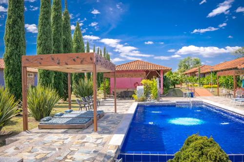 a swimming pool in a yard with a gazebo at Hotel Campestre Solar De La Luna in Armenia