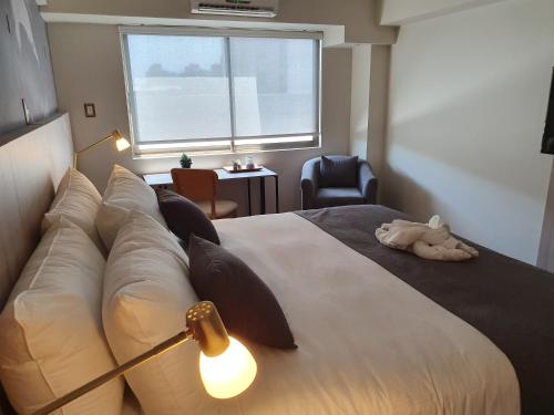 Un ou plusieurs lits dans un hébergement de l'établissement Hotel Brasilia