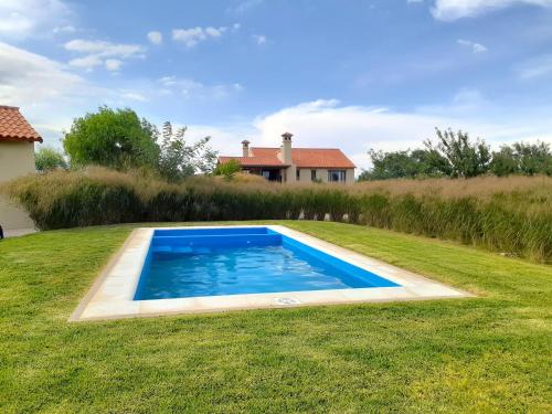 Poolen vid eller i närheten av Casa Prana by Cafayate Holiday