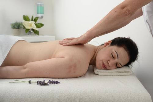 a woman getting a massage from a therapist at RCT Club Vacacional & SPA in Chapadmalal