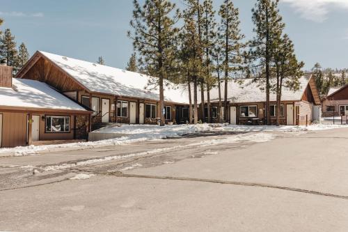 an empty parking lot in front of a building with snow at Vintage Lakeside Inn in Big Bear Lake