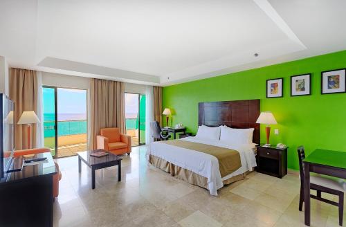 Postel nebo postele na pokoji v ubytování Holiday Inn Campeche by IHG