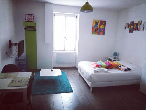 a small room with a bed and a window at Grand studio au bord de l'eau in Saint Malo