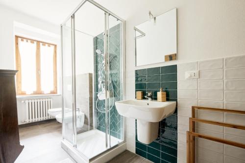 a bathroom with a glass shower and a sink at Lou Porti in Levata