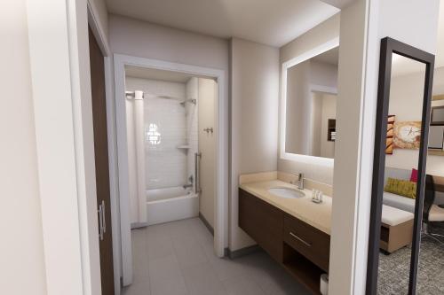 Ett badrum på Staybridge Suites - Columbus - Worthington, an IHG Hotel