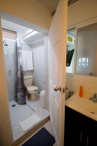 a bathroom with a toilet and a sink at Casa Zac Nicte Mx-Departamento BALAM in Cancún