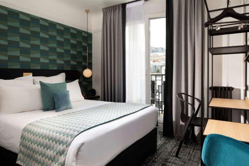 a hotel room with a bed and a balcony at Maison 46 in Paris