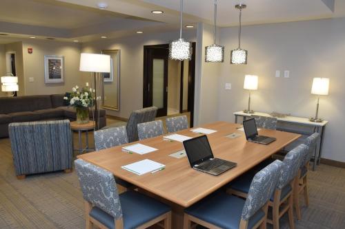 Holiday Inn Cincinnati North West Chester, an IHG Hotel Image