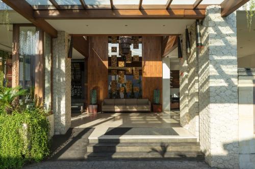 a lobby of a building with a couch in the middle at d'primahotel Petitenget Seminyak 2 in Seminyak