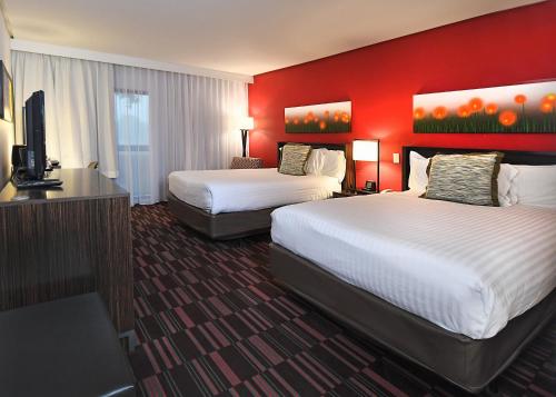 Postel nebo postele na pokoji v ubytování Holiday Inn Irving Las Colinas by IHG