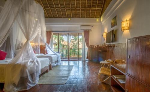 Postel nebo postele na pokoji v ubytování Karang Lila Bhuana Ubud