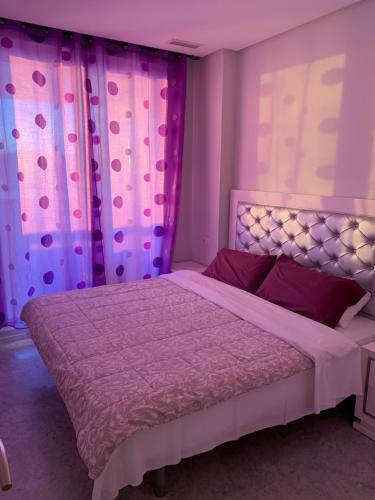 Un pat sau paturi într-o cameră la Apartamentos Benivistas
