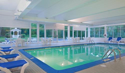 Swimmingpoolen hos eller tæt på Holiday Inn Cape Cod-Falmouth, an IHG Hotel