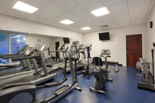 a gym with several treadmills and cardio machines at Hotel Cape Cod in Falmouth