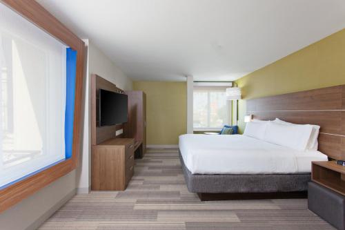 a hotel room with a bed and a television at Holiday Inn Express & Suites Pasadena - Los Angeles by IHG in Pasadena