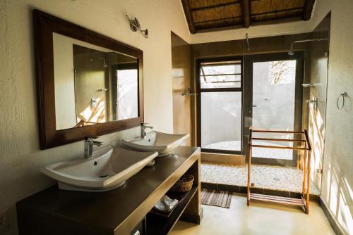 Phòng tắm tại Swiblati Lodge
