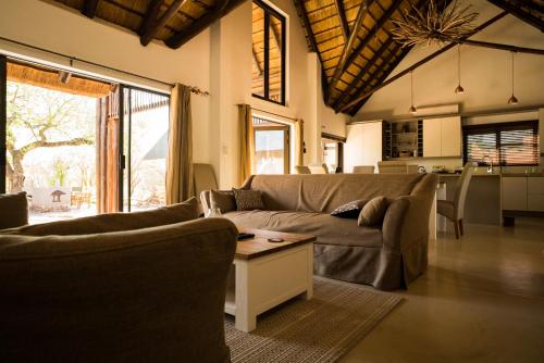 Posezení v ubytování Swiblati Lodge