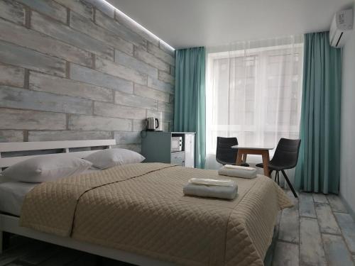Säng eller sängar i ett rum på Solo Apartment Kamenskaya