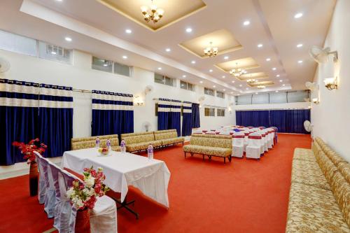 Гостиная зона в Hotel Windsor Castle Inn Brigade Rd