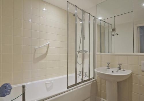 Et badeværelse på 12 The Craighurst