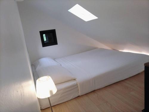 מיטה או מיטות בחדר ב-The Birder's Lodge Khao Yai