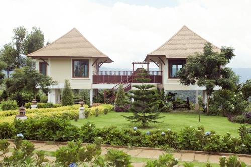 a house with a garden in front of it at Sabaidee Valley in Ban Gnik