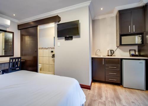 Dapur atau dapur kecil di The Nightingale Guesthouse