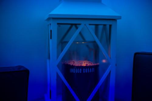 a fish tank in a blue lighted room at Vento di Sicilia in Siracusa