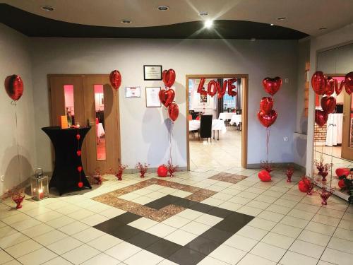 a room with red balloons and hearts on the floor at Sosnowe Zacisze in Białystok