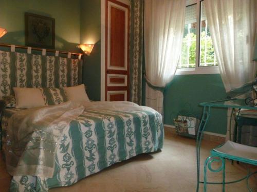 a bedroom with a bed and a window at Villa spa hamman sauna Piscine 9 chambres in Juan-les-Pins