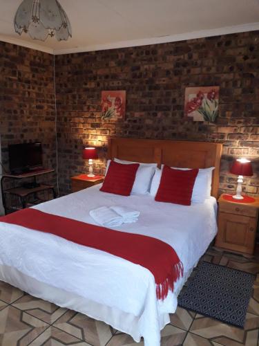 Postel nebo postele na pokoji v ubytování Pride Rock Accommodation