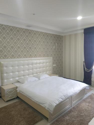 A bed or beds in a room at Турист