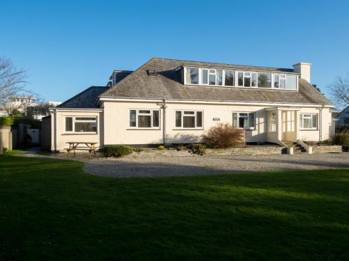 2 St Moritz Court – Photos 2