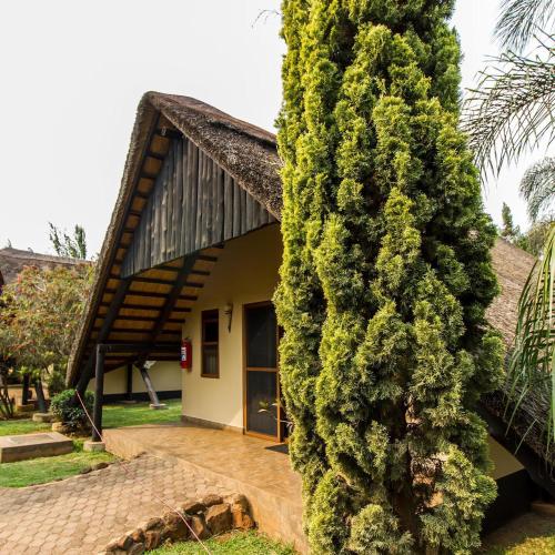 Ein Garten an der Unterkunft Sandy's Creations Resort