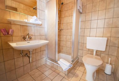 Kúpeľňa v ubytovaní Pension Nina & Gasthof Alpenrose
